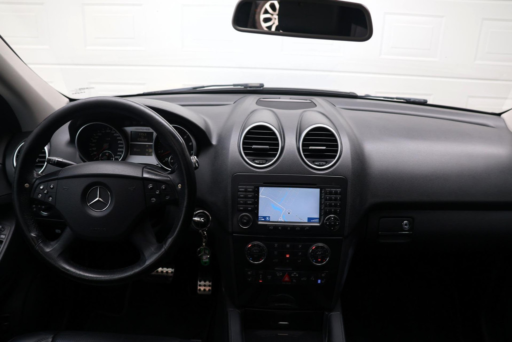 48931104-25.jpg